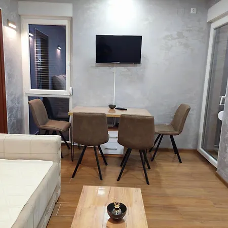 Divci Tron 11 * Divčibare